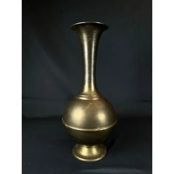 12" Mid-Century Vintage Solid Tapered Brass Vase Urn Hand Made in India - Picture 3 of 9